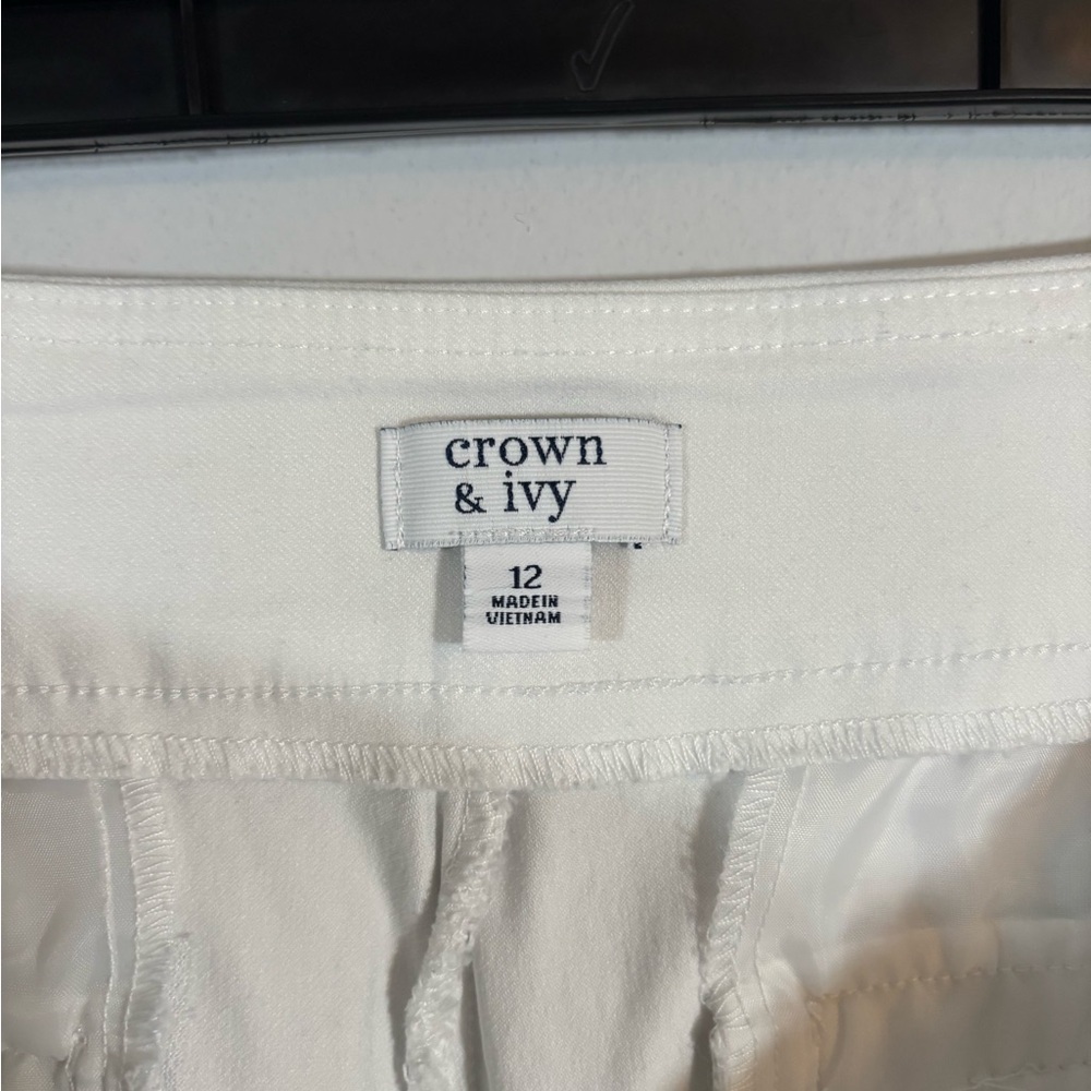 Crown & Ivy White Scalloped Hem Shorts Size 12 Stretch Summer Style - Picture 3 of 7